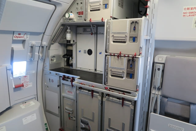 飛行機内のギャレー